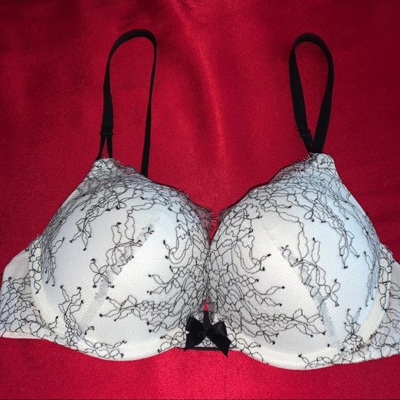 Victoria Secret Bombshell Lace Plunge Push Up Bra - Picture 5 of 11